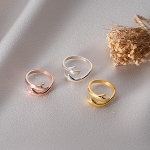 Sterling Silver Hug Ring, Minimalist Adjustable Hugging Hand Ring, Gold Dainty Hugging Hands Ring, Unique Gift For Her, Jewelry for Mom