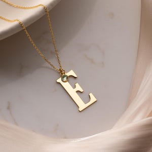Colar com inicial de pedra de nascimento personalizado | Colar com letra gravada personalizada | Joia com nome de pedra de nascimento | Colar com pingente delicado de ouro e prata
