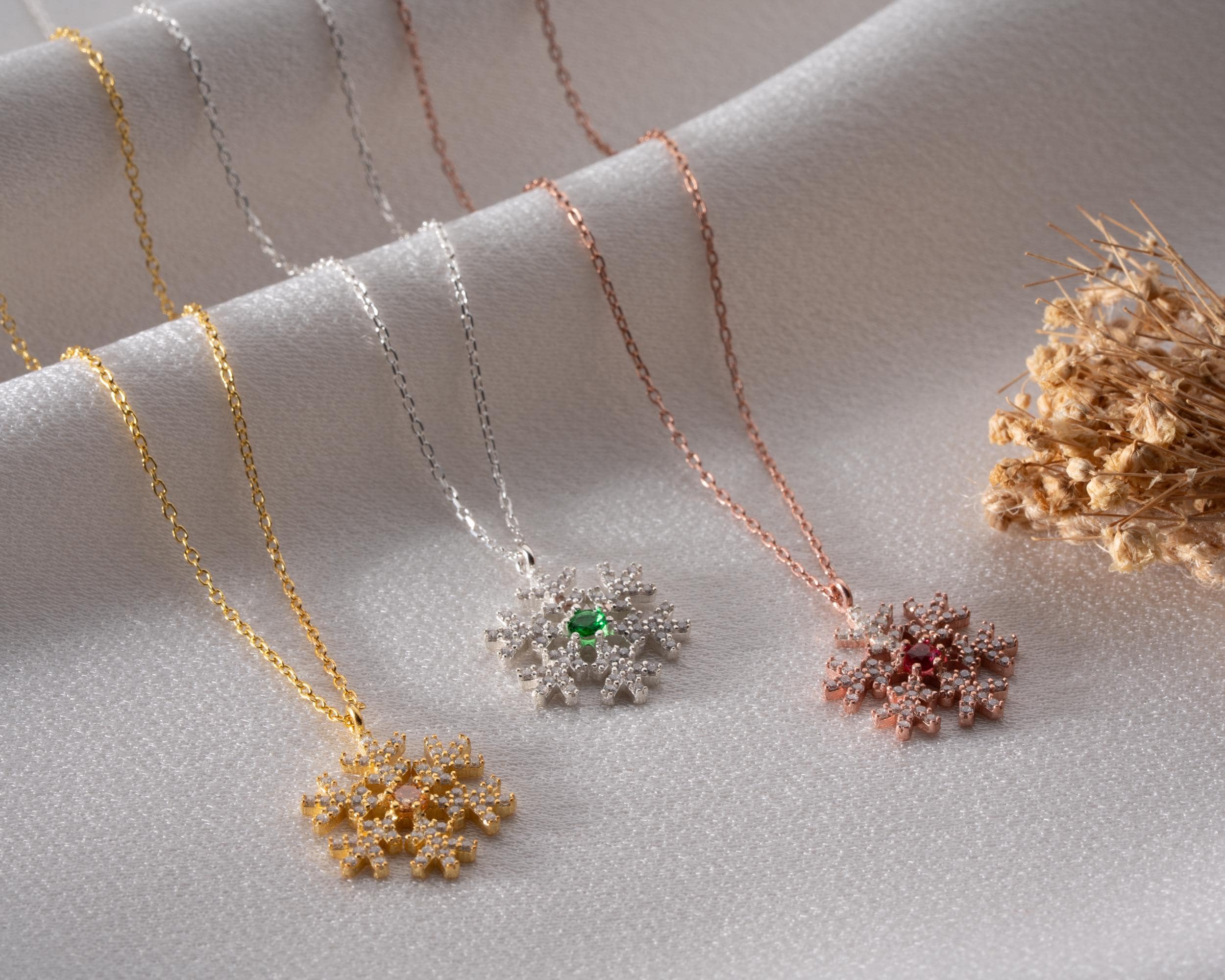 Collana fiocco di neve Swarovski - Gioielli - Collane - di Perline ... | su MissHobby