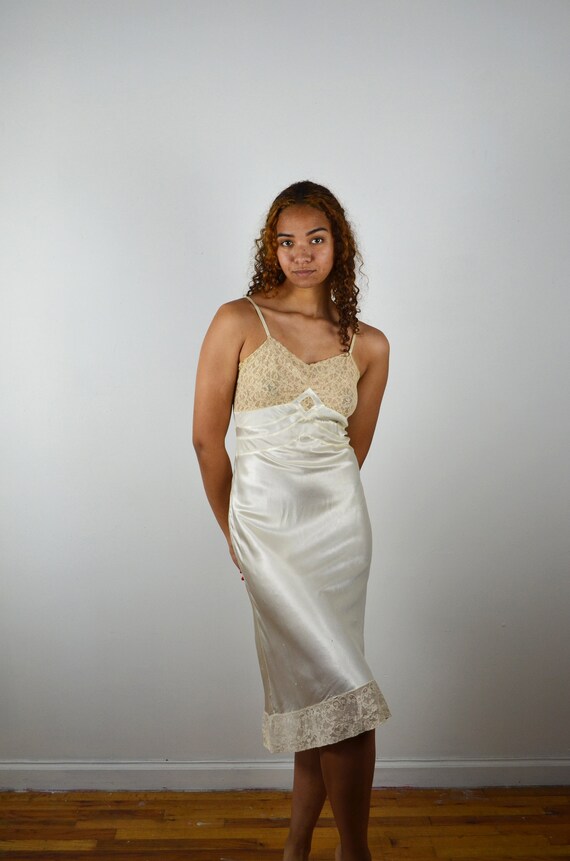 Vintage 30s 40s Bias Cut Slip / 1940s 1930s Satin