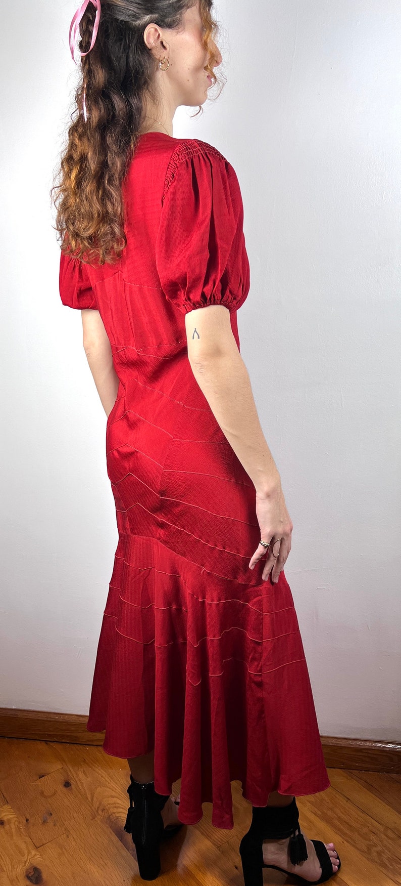 Vintage 30s 40s Red Crepe Dress / 1940s 1930s Vintage Dress / RARE / Fishtail Skirt Puff Sleeves / Pin Up Pinup Rockabilly VLV / Small XS image 4