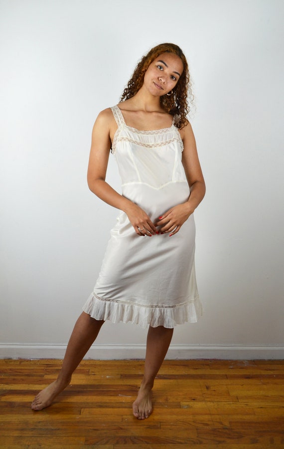 Vintage 40s 50s White Slip / 1950s 1940s Vintage L