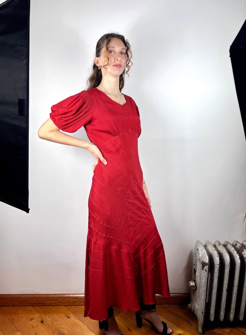 Vintage 30s 40s Red Crepe Dress / 1940s 1930s Vintage Dress / RARE / Fishtail Skirt Puff Sleeves / Pin Up Pinup Rockabilly VLV / Small XS image 1