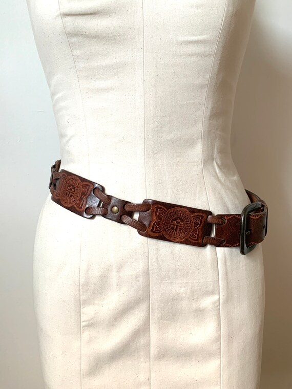Vintage 1970s Womens Brown Embossed Studded Leathe