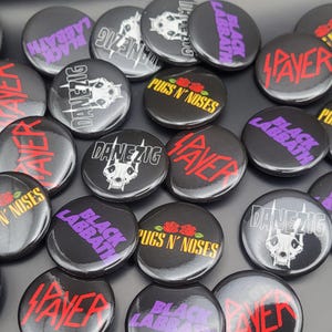 Metal Mutt 1.25&quot; Circle Pin Back Buttons