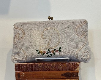 Vintage jaren '30 kralen clutch portemonnee handgemaakt in België uitdrukkelijk voor Gimbels, jaren 1930 zakje initiële "D" Floral Cream White jaren 1940 jaren '40 zijden tas
