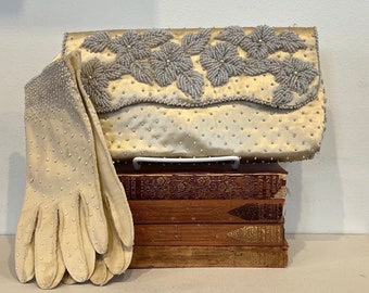 Vintage 40s Cream Silk Beaded Pocketbook, 40s Silk Beaded Clutch with Matching Gloves, 1940s Purse Made in Hong Kong, Vintage Silk Purse