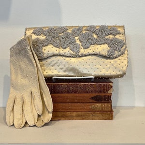 Cartera de mano vintage de los años 40 con cuentas de seda color crema, cartera de mano vintage de los años 40 con cuentas de seda y guantes a juego, cartera vintage de los años 40 fabricada en Hong Kong, cartera vintage de seda