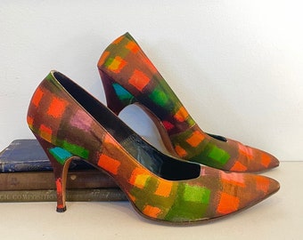 Vintage 1960s Mademoiselle pointy toe heels, 60s MOD plaid pump, colorful silk stiletto high heel,orange pink green, Mrs Maisel shoes, 7.5 N