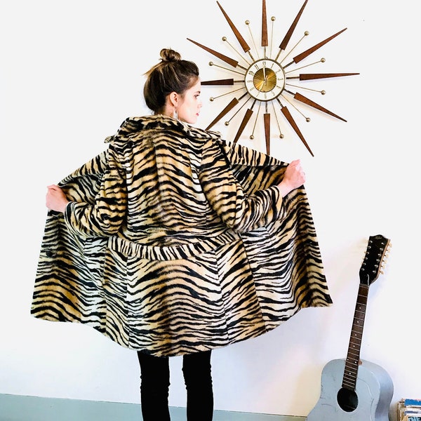 60s Tiger Print Coat, SAFARI Le France, Vintage Faux Fur coat, Animal print jacket, Leopard print coat, Womens 1960s coat