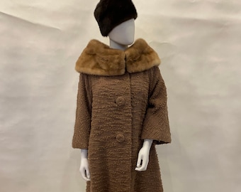 Vintage 50s fur trim wool coat 1950s Tan nubby wool Swing Coat w/ large brown fur Shawl Collar by Ilene Originals Berroco’s Candlewick