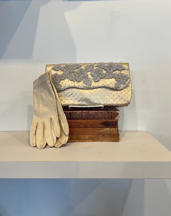Vintage 40s Cream Silk Beaded Pocketbook, 40s Silk Beaded Clutch with Matching Gloves, 1940s Purse Made in Hong Kong, Vintage Silk Purse
