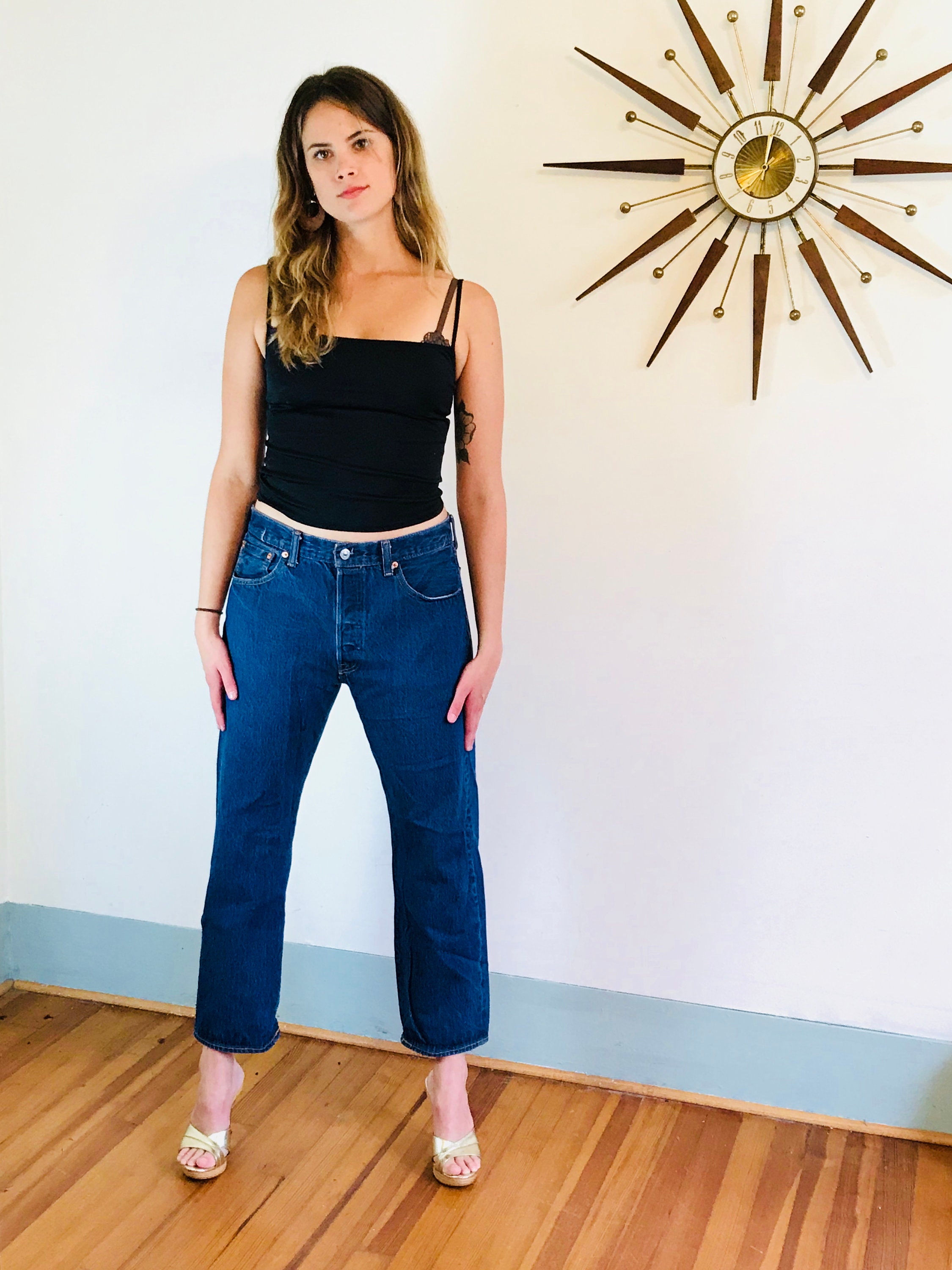 mid rise levi's boyfriend jeans