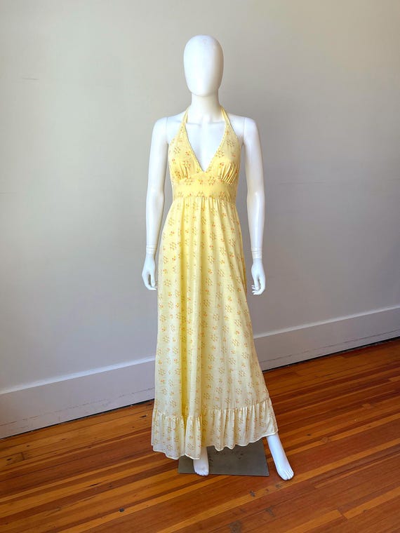 VTG 70s Floral Halter Top Maxi Dress, Vintage 1970s Daffy California Hippie Ditsy Boho Prairie Dress w/ Low V-neck & Crochet Lace Trim