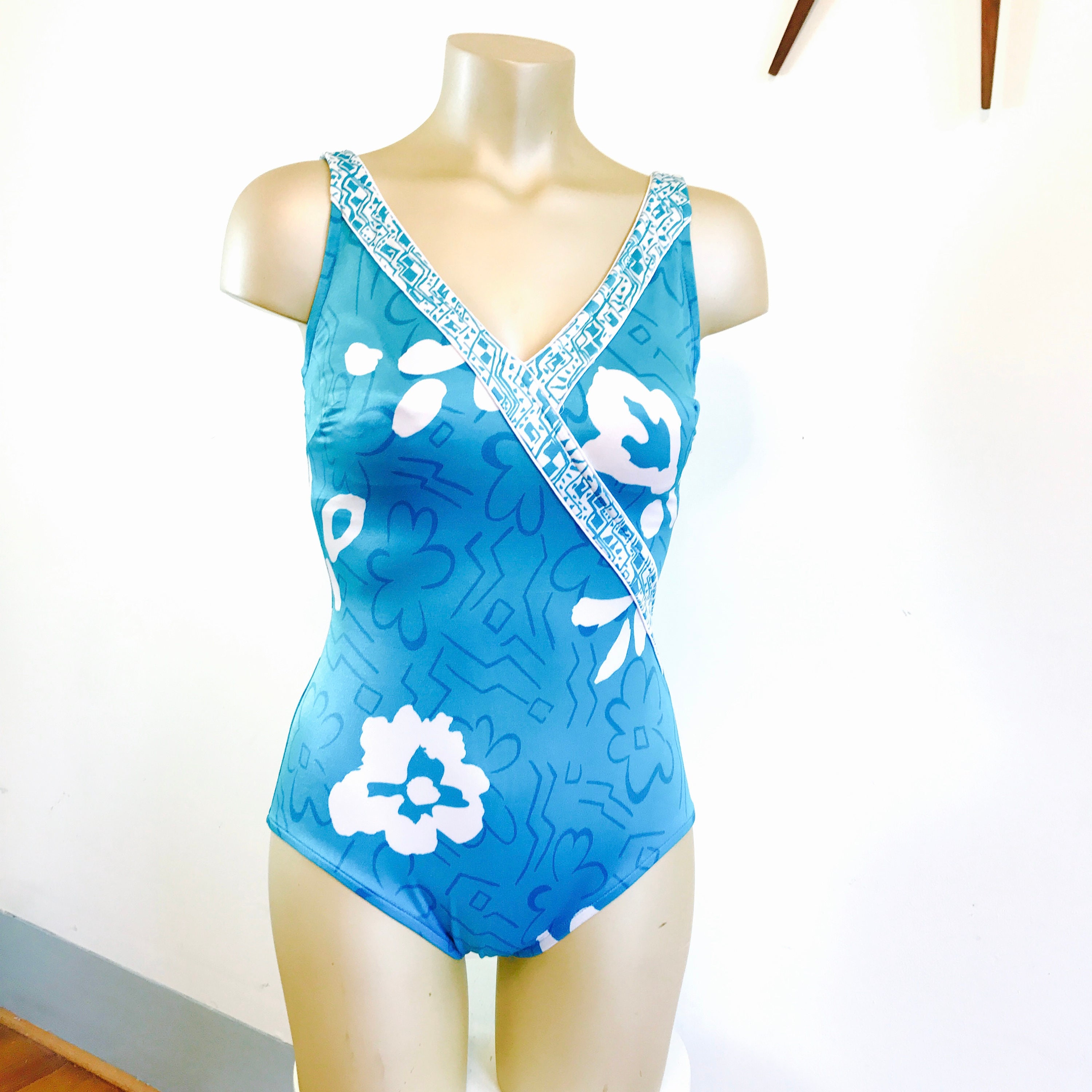 Bombshell Swimsuit 60s One Piece Roxanne Swimsuit 60s Bathing Suit 60 Swimsuit Tropical Tiki Print 1960s Swimwear Onepiece Swimmers Bombshell Swimsuit 60s One Piece Roxanne Swimsuit 60s Bathing Suit 60 Swimsuit Tropical Tiki Print 1960s Swimwear Onepiece Swimmers