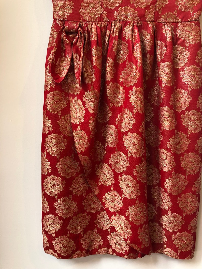 Vintage 1960s Red & Gold Brocade Flower Print Dress, 60s Metallic Brocade Sleeveless Knee Length Dress, 1960s Wiggle Dress with Hip Bow image 5