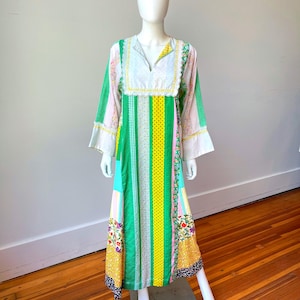 VTG 1970s Karenina Malibu calico patchwork long bell sleeve maxi dress in green yellow pastel pink ditsy print prairie bib front caftan