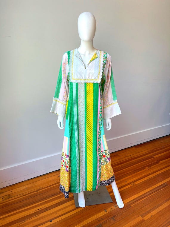 VTG 1970s Karenina Malibu calico patchwork long bell sleeve maxi dress in green yellow pastel pink ditsy print prairie bib front caftan