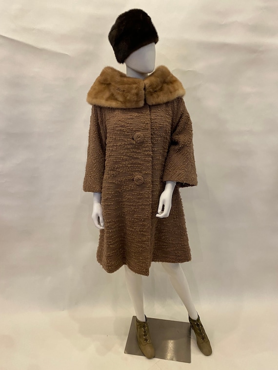 Vintage 50s fur trim wool coat 1950s Tan nubby wool Swing Coat w/ large brown fur Shawl Collar by Ilene Originals Berroco’s Candlewick