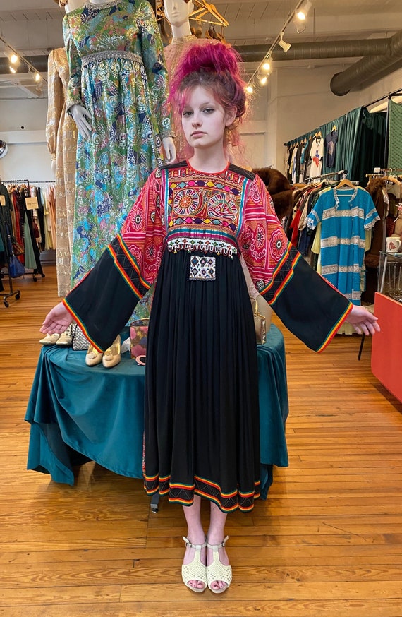 Vintage 70s Patchwork Caftan Beaded Trim & Medicine Pouch, 1970s Indian Rajasthani Banjara Colorful Red Quilted Mirrors Embroidered Dress