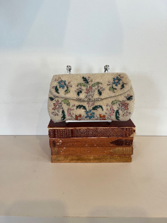 Vintage 30s White Flower Beaded Clutch purse, 1930s Micro Beaded Floral Bag with Handle and Small Mirror Made in France,