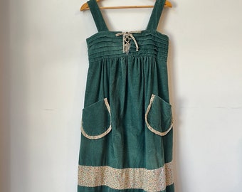 1970s Vtg Green Corduroy Tunic Dress w/ Pockets, Floral Trim & Lining, Vintage 70s Prairie Commune Boho Hippie Jumper Dress, Gunne Sax Style