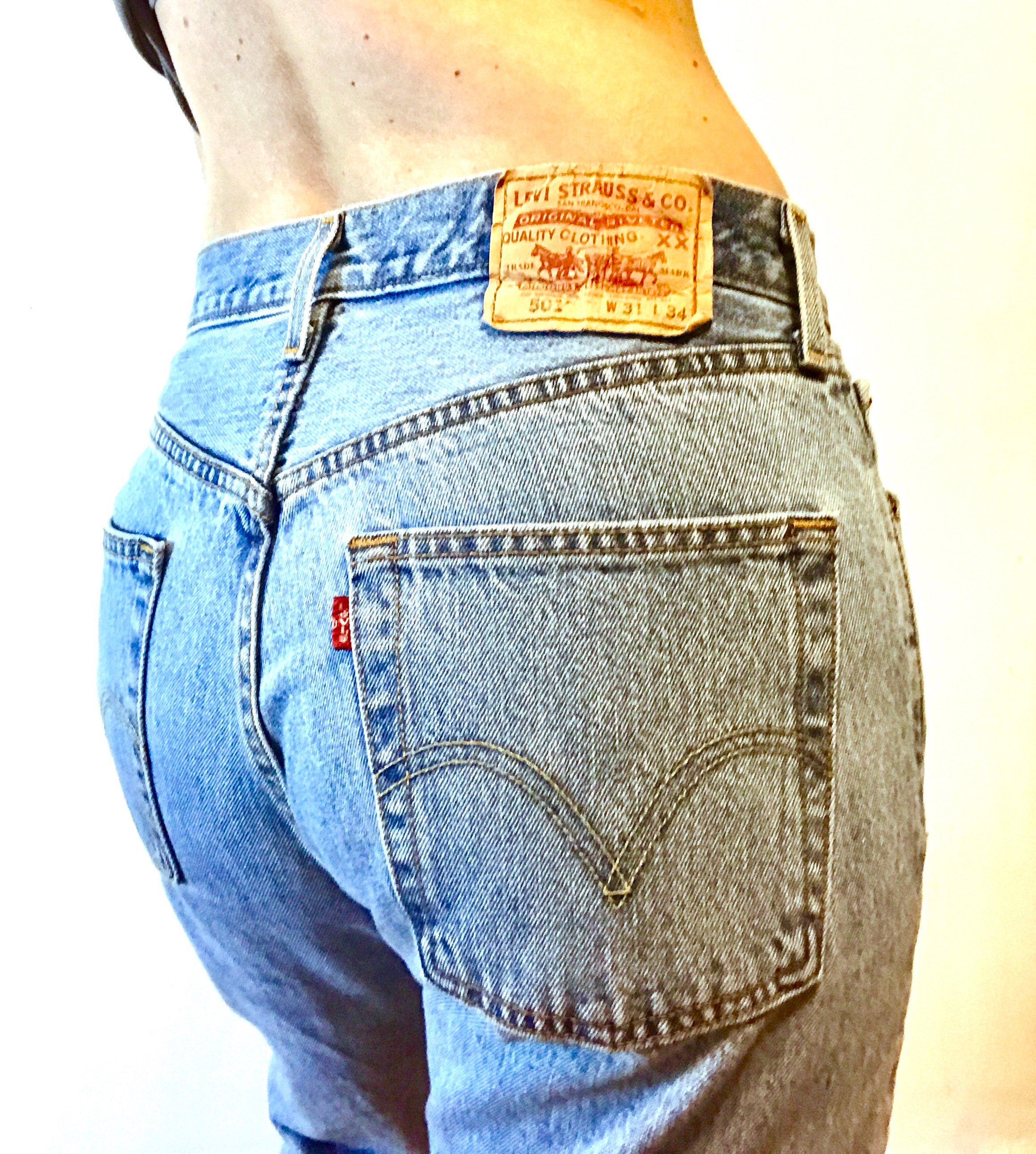 Vintage LEVIS 501 Faded Blue Jeans 5 Button Fly High Mid Waist Distressed  Denim Light Stone Wash W31 L34 30x34 Unisex Men & Women Boyfriend