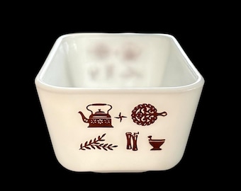 Vintage Pyrex Early American 502 Milk Glass Refrigerator Dish 1-1/2 Pint Dish