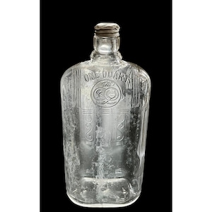 Vintage 1930er Jahre Klarglas Whisky Schnaps Flasche 1 Quart mit Deckel geätzt 10,5 