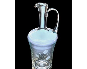 Decantador vintage de cristal transparente de 29 cm com gravura floral. Excelente estado.