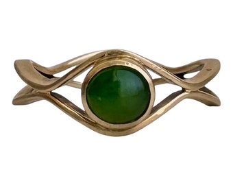 V I N T A G E // green eye waves / 14k and jade eye wavy stacking ring / size 5