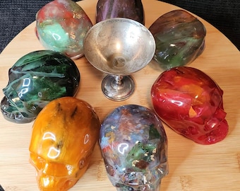 Anti-Waste Resin Skull palm sized for decorative purposes made with reused resin bits