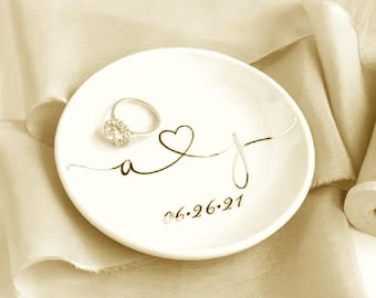 Personalized Jewelry Dish Engagement Ring Dish Wedding Gift for Couple Personalized Ring Dish Round Jewelry Tray