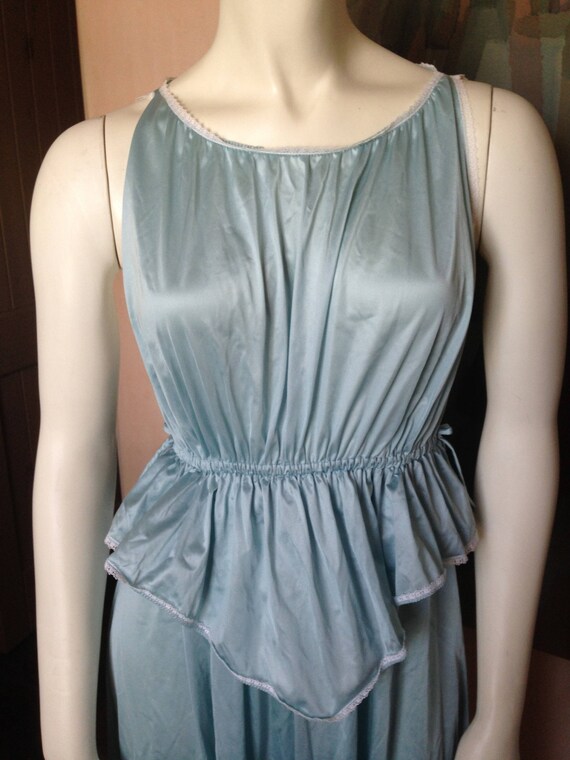 adorable blue vintage vassarette nightgown