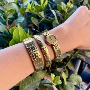 Unisex Flexible Gold-Colored Stainless Steel Bracelet, Stylish Wristband, Sleek Wrist Jewelry for Men and Women