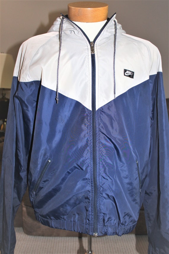 Vintage Gray Tag Navy/Gray NIKE Windrunner Windbre