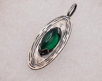 Sterling Silver and Green Onyx Pendant, Vintage Jewelry, Gemstone Pendant, Green Gemstone Jewelry, Silver pendant, Unique Necklace, Gift