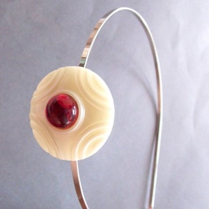 Rode crème vintage hoofdband met knopen - handgemaakt statement haaraccessoire