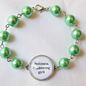 Bracciale con citazione di Jane Austen: gioielli ispirati a Orgoglio e Pregiudizio, perle e argento