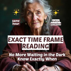 Op de afbeelding: Een afbeelding van een oudere vrouw met grijs haar en een bordeauxrode top. De tekstoverlay luidt "EXACT TIME FRAME READING" en "No More Waiting in the Dark Know Exactly When". De woorden "same hour" en "extra detailed" zijn ook zichtbaar.