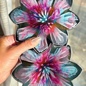 Handmade Floral Resin Coasters Set- Flower Shaped Black Drink Mat- Vibrant Contemporary Interior Accent- Home Decor for Desktop- For Mom