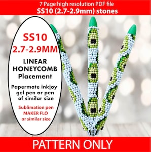 Puede incluir: Tres bolígrafos con cuentas, puntas verdes y puntas plateadas. Los bolígrafos están decorados con cuentas blancas, verdes y negras en un patrón de panal. El texto de la imagen dice "SS10 2.7-2.9MM" y "PATTERN ONLY".