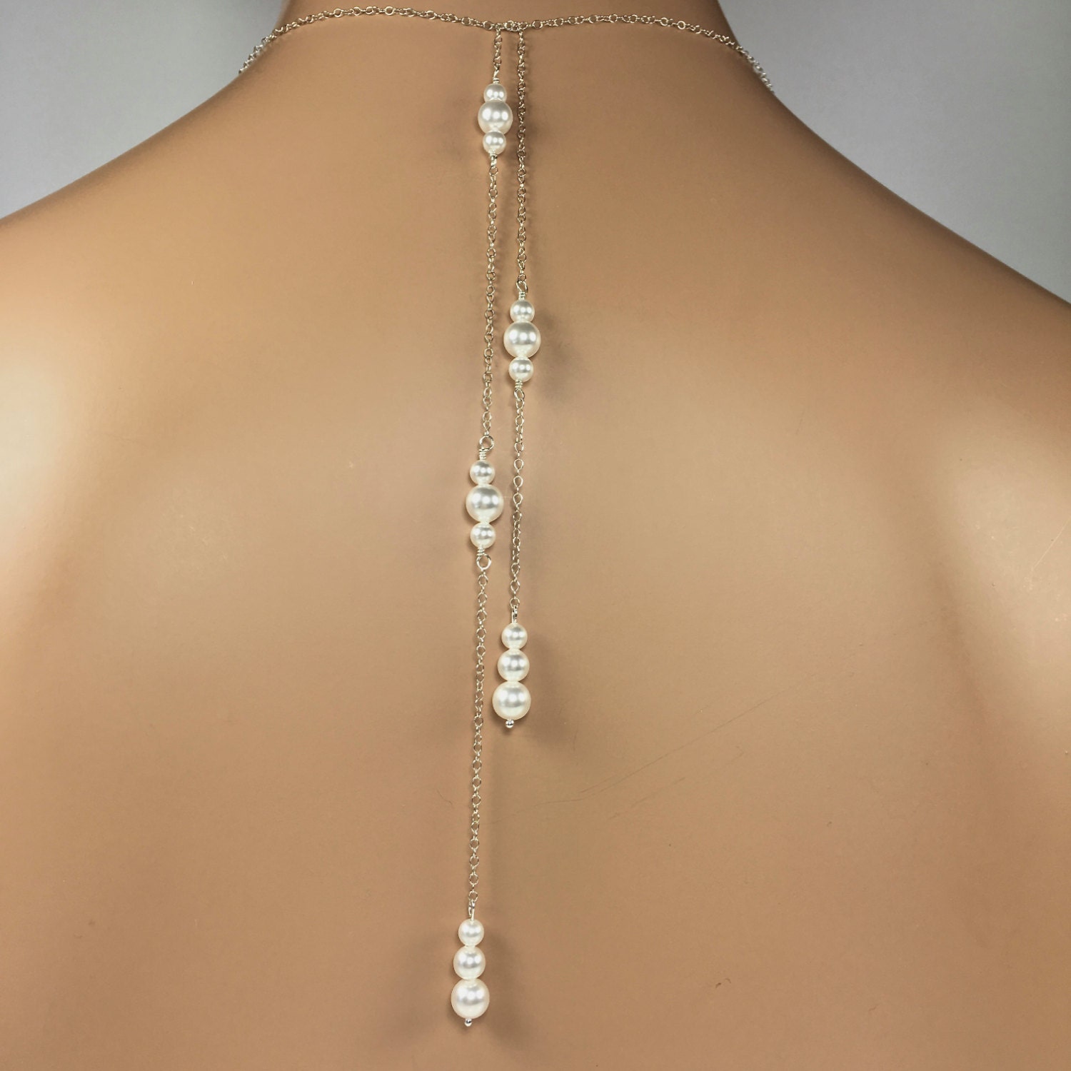 Collana in rame con perle argentate e in cristallo, in stile countr... | su