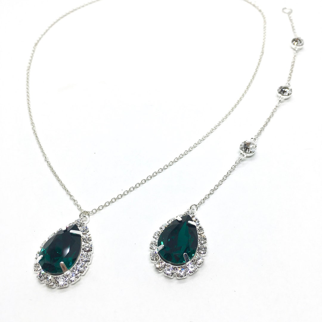 Emerald Green Pendant Necklace With Backdrop | Christmas