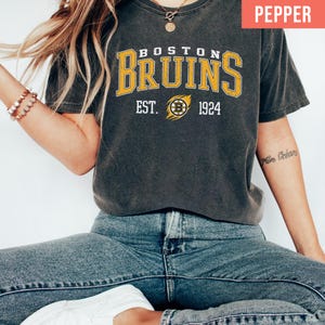 Comfort Colors® Boston Bruins Hockey T-shirt, Boston Bruins Hockey Fan T-Shirt, Vintage Boston Bruins Tshirt, Retro Boston Bruins Ice Hockey