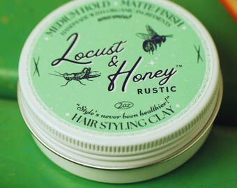 Arcilla capilar orgánica para hombres - Acabado mate, fijación media - Pomada para peinar el cabello totalmente natural / Ingredientes mínimos / 56 g / Cuidado personal saludable para hombres