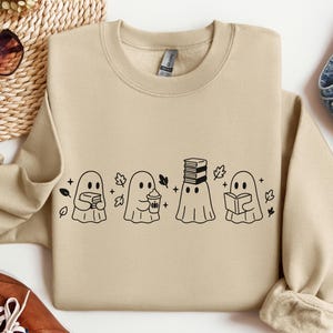 Komfort Colors® Niedliches Geist-Lesebuch-Halloween-T-Shirt, Bücherwurm-Geist-Hemd, gruseliges Buch-Liebhaber-Geist-Kaffee-Hemd, lustiges Herbst-Lehrer-T-Stück