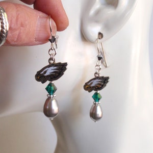 Philadelphia Eagles Silver Pearl Green Crystal SS Ear Wires Earrings
