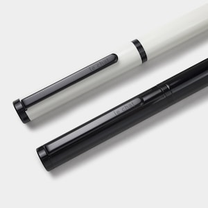 Penna stilografica Le Chat di TOOLS TO LIVEBY - Noir, Blanc - Forza del pennino fine