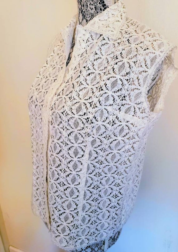 Vintage 60s Cream Lace Sleeveless Collared Blouse… - image 2